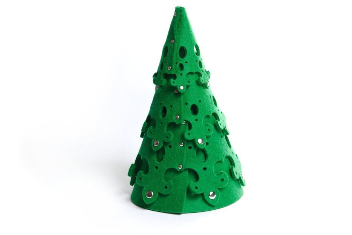 Конусная елка из фетра