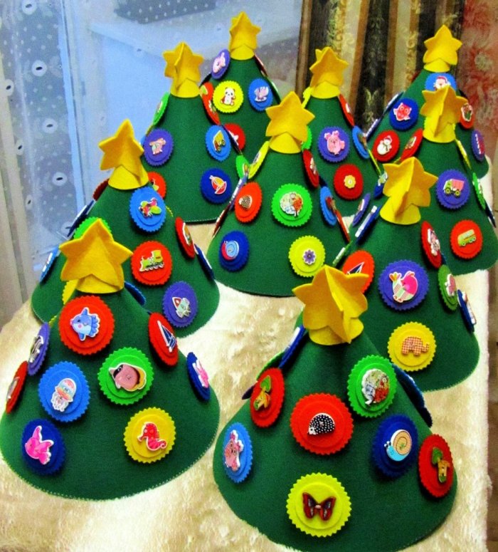 Новогодние игрушки на елку из фетра