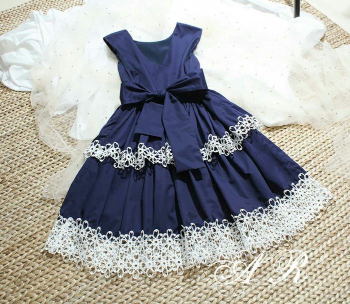 Детские платья Отделанные кружевом