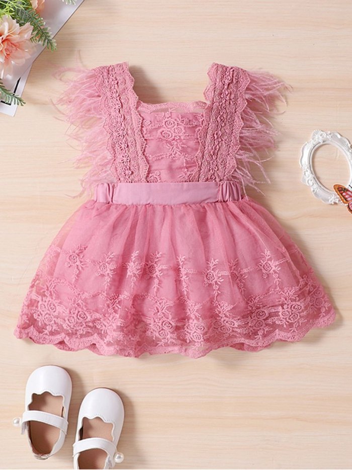 Детский комбинезон с кружевом