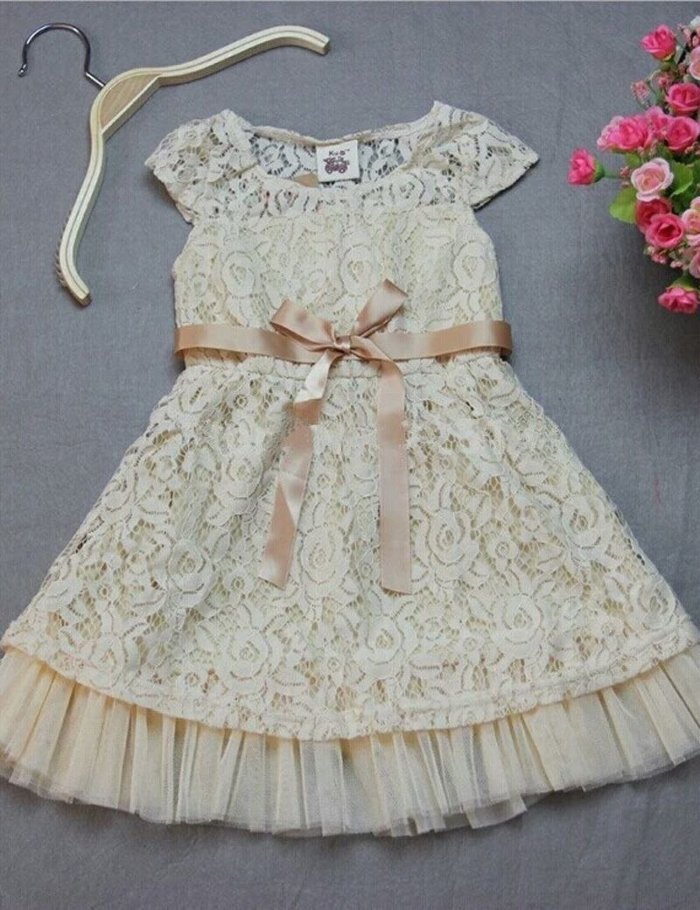 Платье из кружева для девочки
