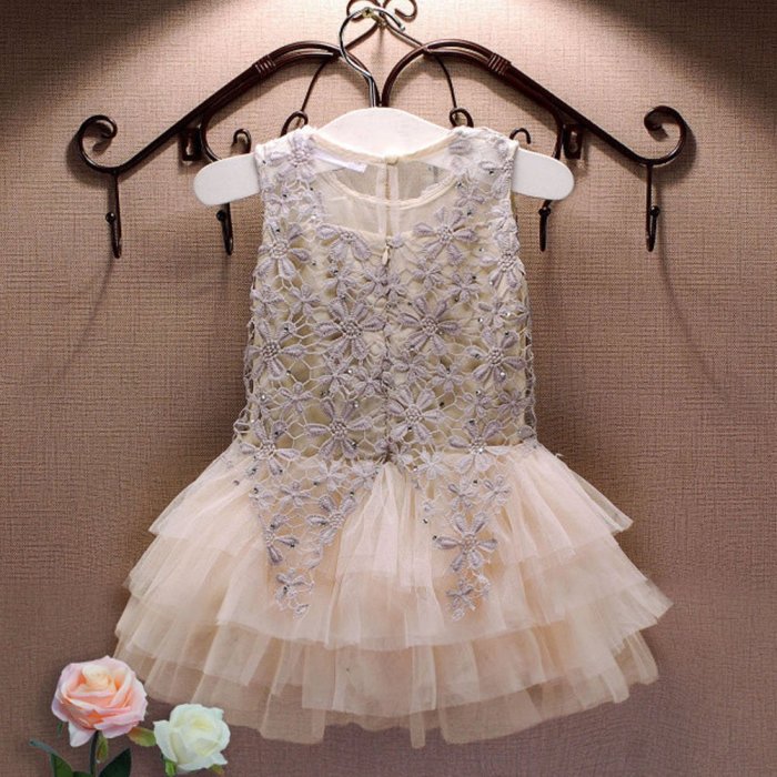 Нарядные платья для девочек с кружевом