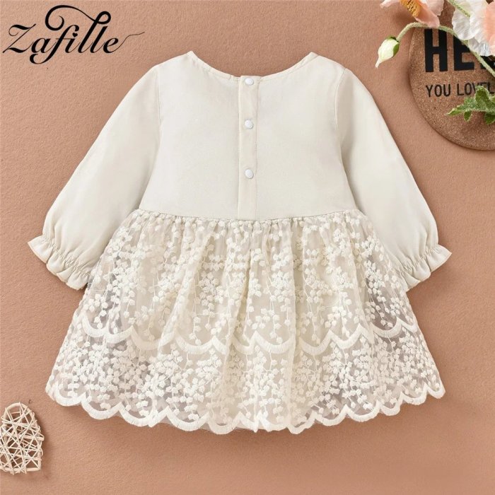 Малышка в платье