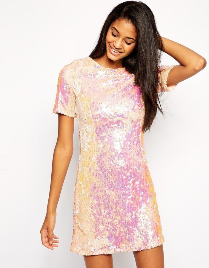 Розовое платье с пайетками