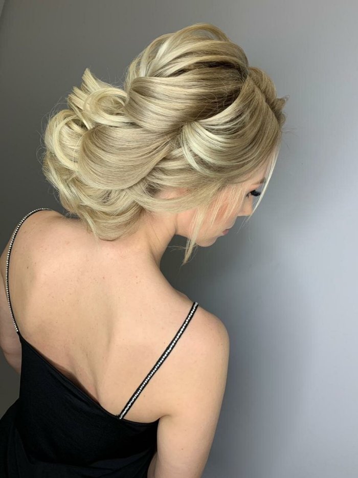 Прическа для свидетельницы на свадьбу