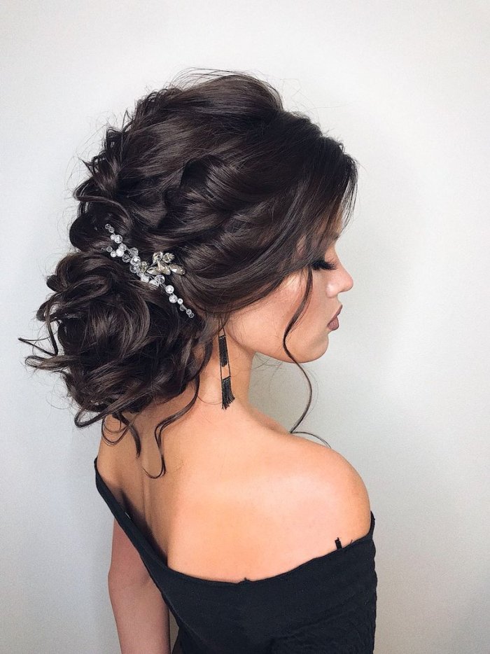 Вечерняя прическа на длинные