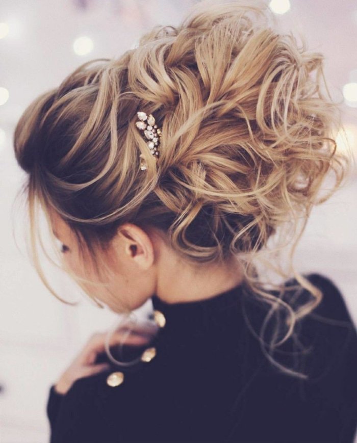 Собранные прически на средние волосы