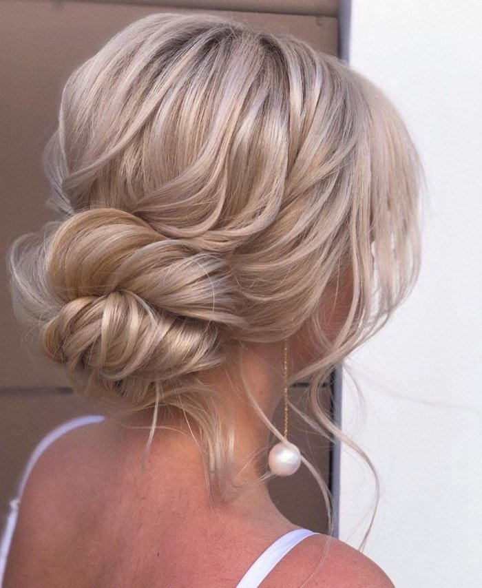 Вечерняя прическа пучок