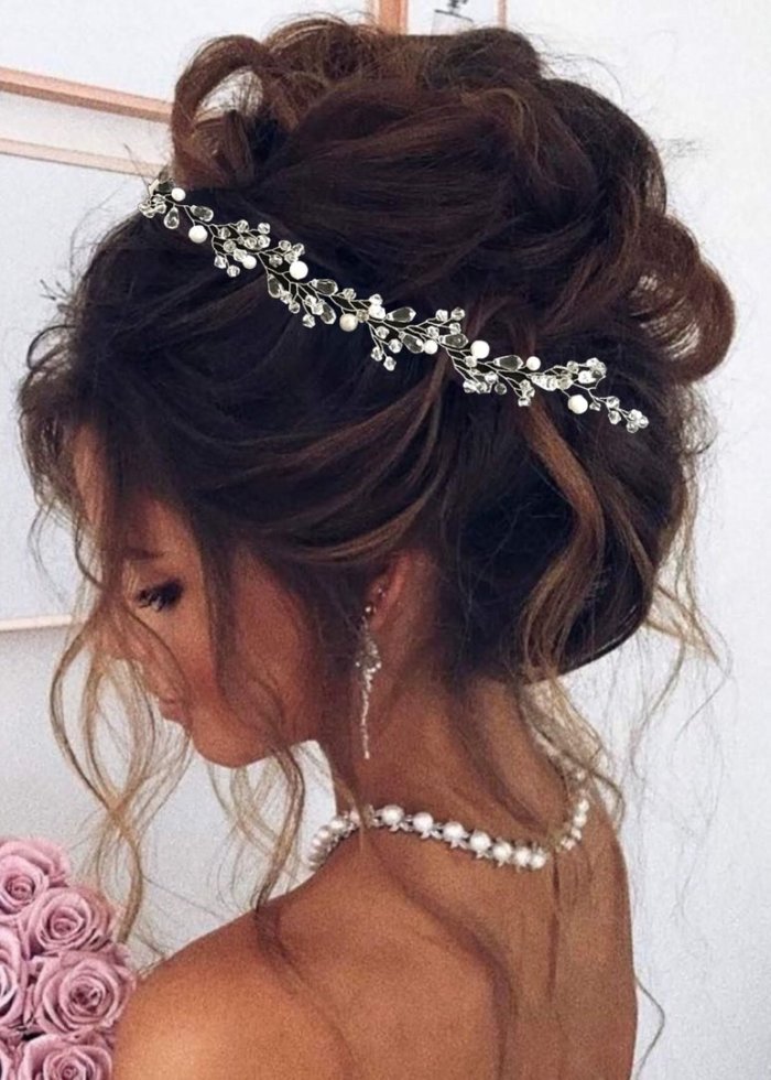 Прическа небрежный пучок