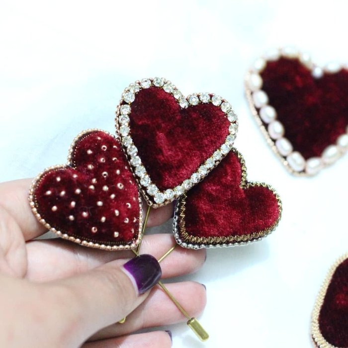 Бархатное сердце брошь