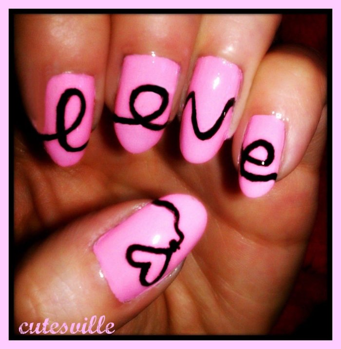 Красивый маникюр с надписями