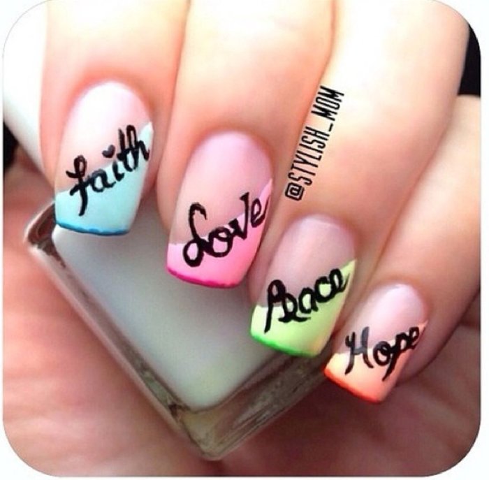 Красивый маникюр с надписями