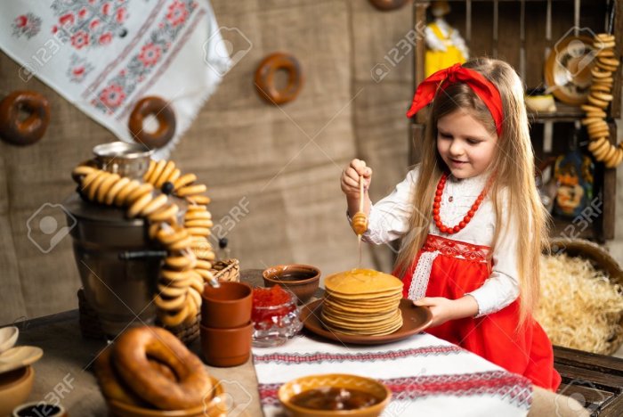 Девочка с блинами