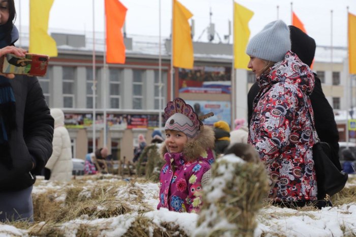 Масленица в Самаре на площади Куйбышева