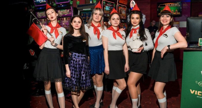 Корпоратив в стиле пионеров одежда