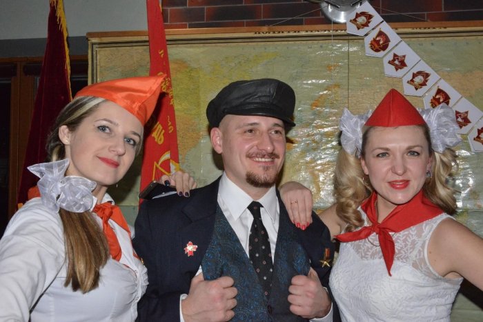 Тематическая вечеринка Пионерская