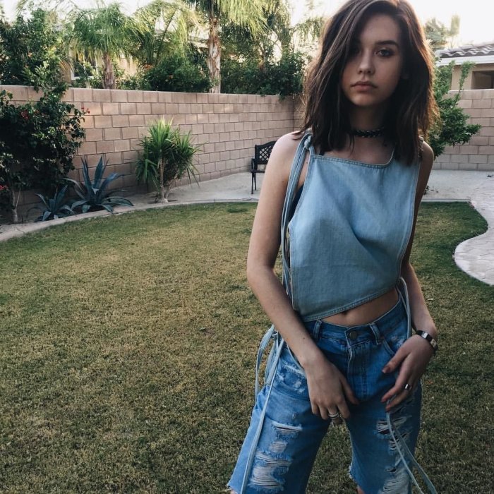 Аманда стил с розовыми волосами