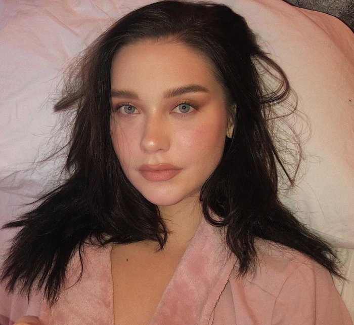 Valerica Steele без макияжа