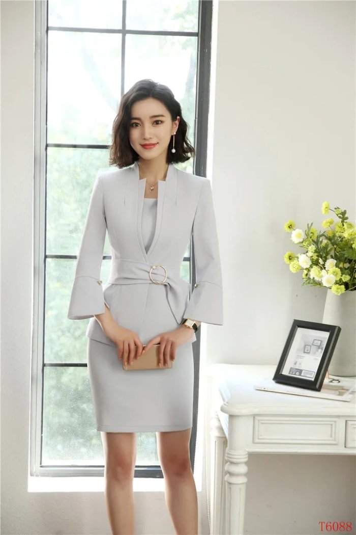 Элегантные костюмы для женщин