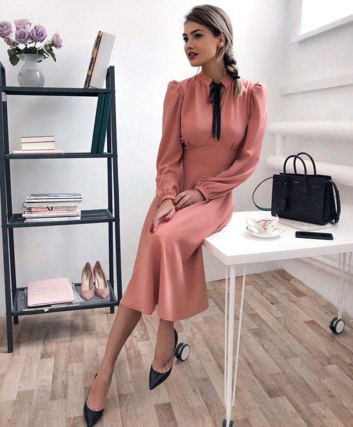 Платье в офисном стиле