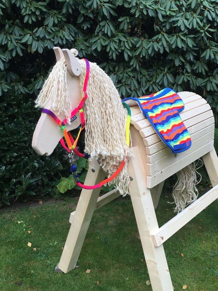 Деревянный конь для сада