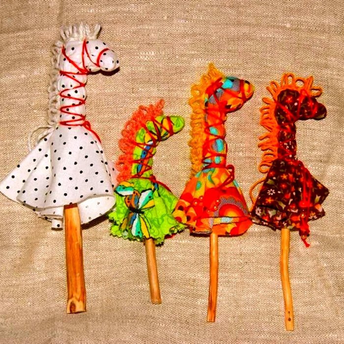 Коняшка на палочке народная кукла