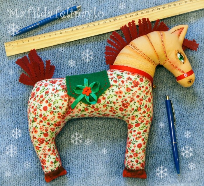 Из бросового материала лошадка для малышей