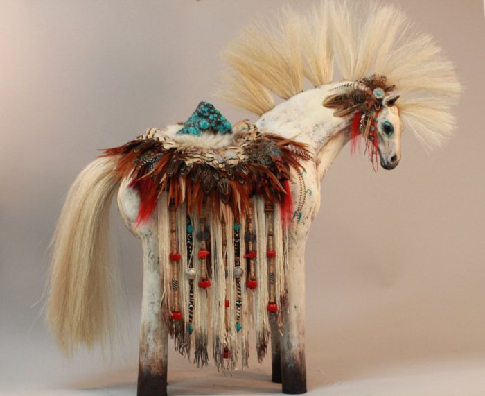 Лошадь из подручных материалов