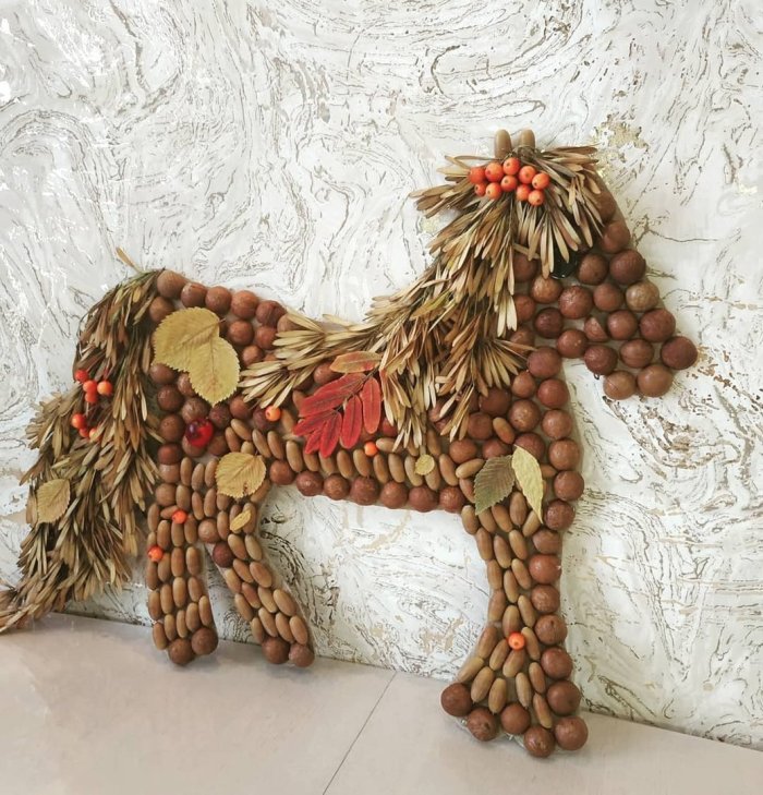 Лошадка из природного материала