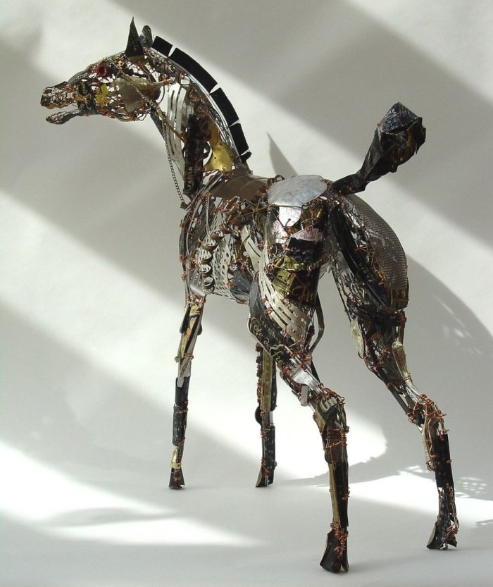 Лошадь из подручных материалов