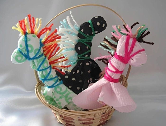 Народная игрушка лошадка на палочке