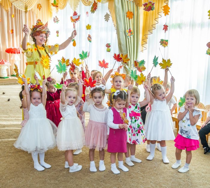 Нарядиться осенью в садик воспитателю