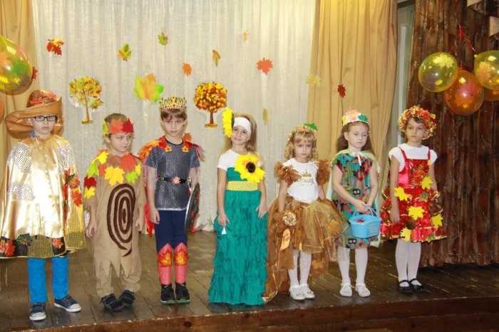 Дефиле осенних костюмов