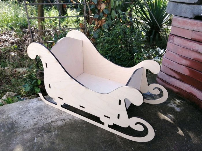 Сани декоративные новогодние