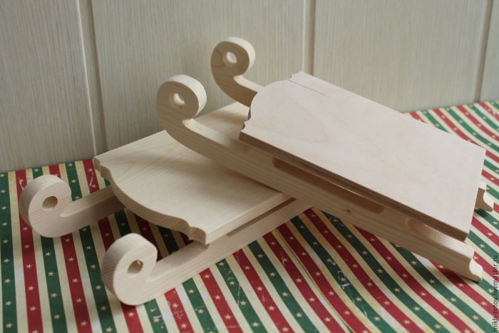 Санки деревянные декоративные