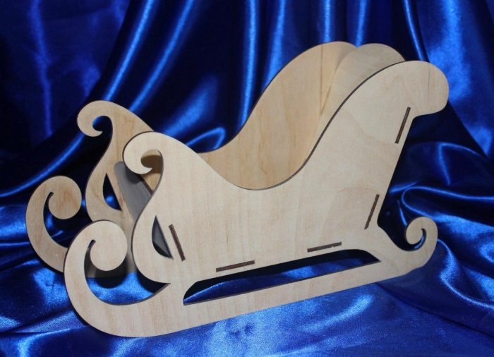 Сани Деда Мороза из фанеры