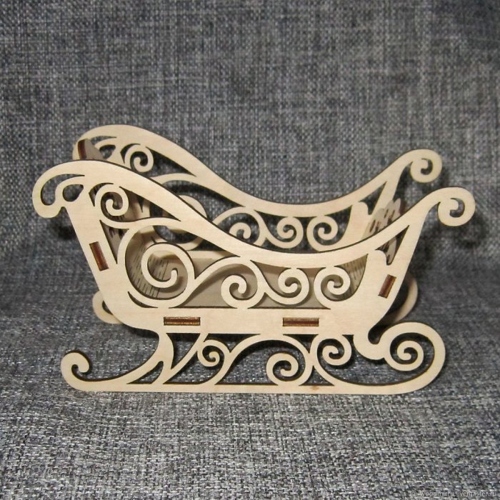 Сани Деда Мороза из фанеры