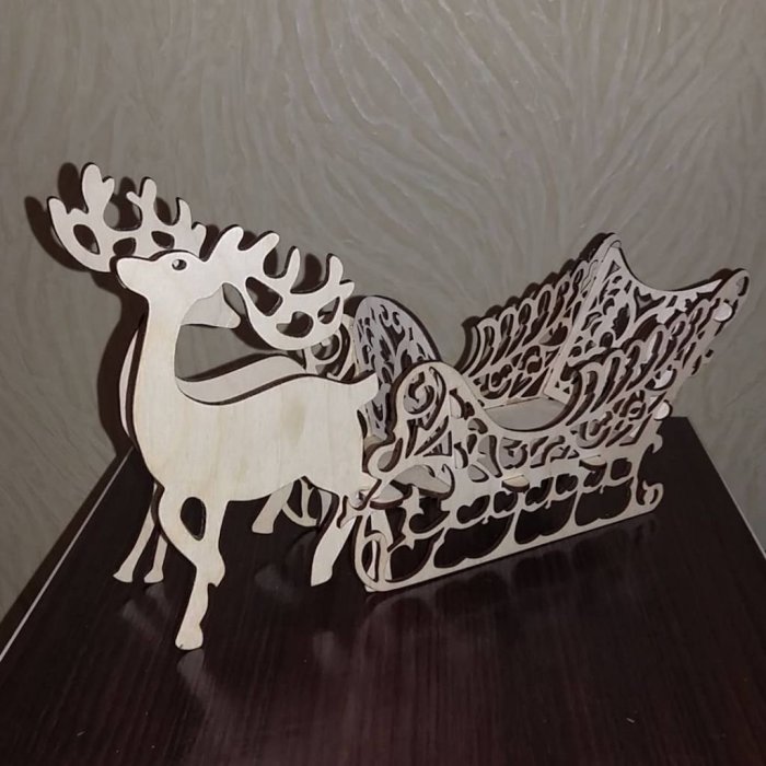 Сани Деда Мороза из фанеры