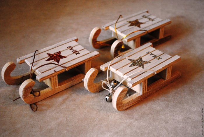 Саночки деревянные для игрушек