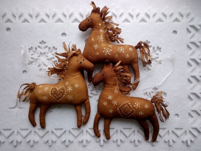 Кофейные игрушки лошадки