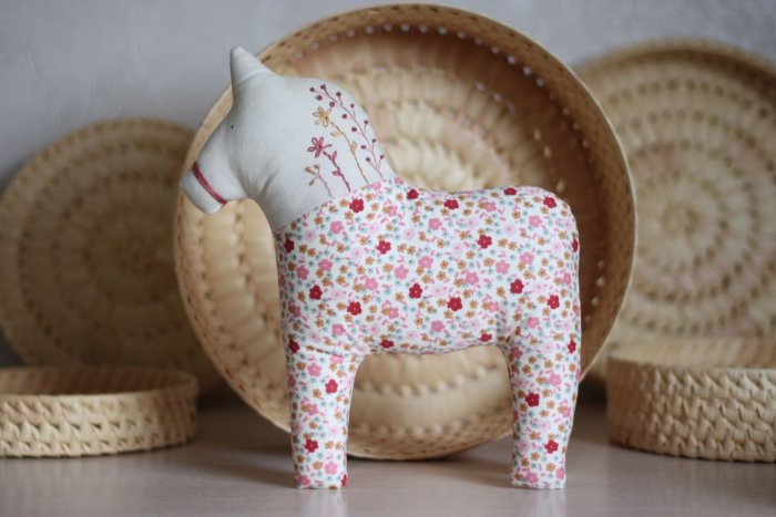 Декоративные игрушки для интерьера