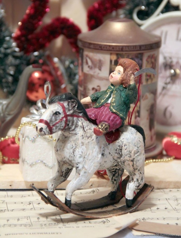 Ватная елочная игрушка лошадка