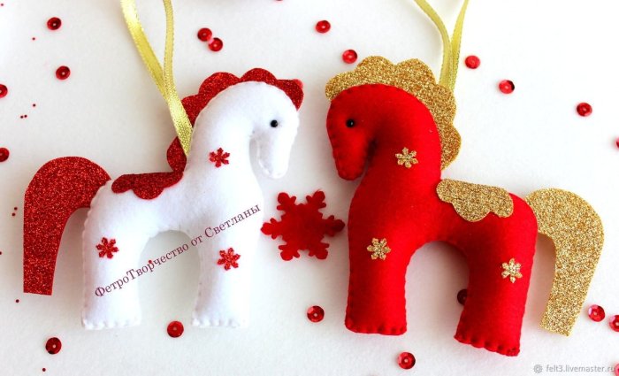 Лошадка из фетра