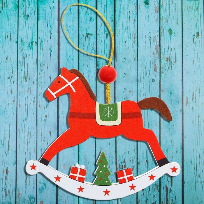 Деревянная лошадка на елку