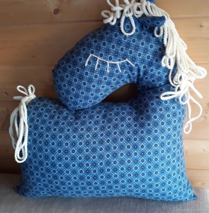 Игрушка подушка лошадка