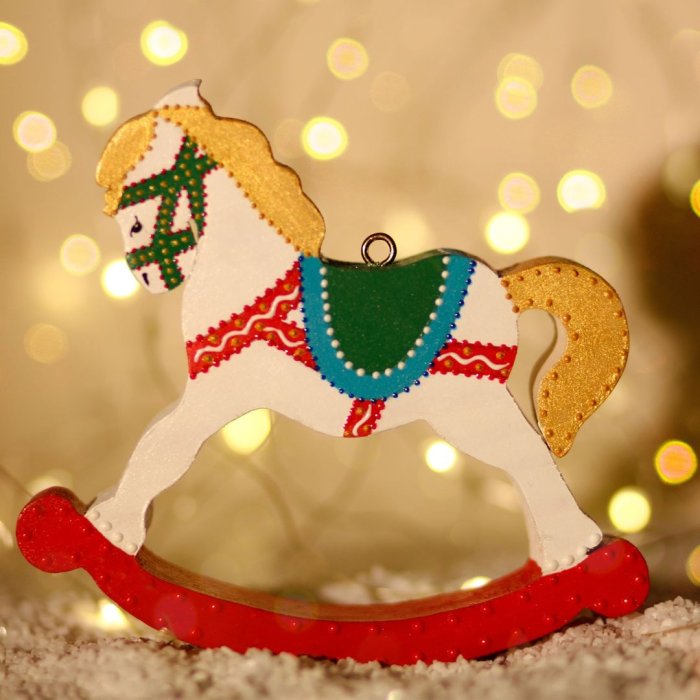 Деревянная игрушка лошадка