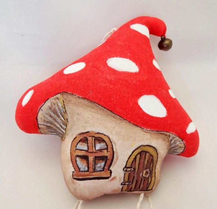 Чердачная игрушка домик