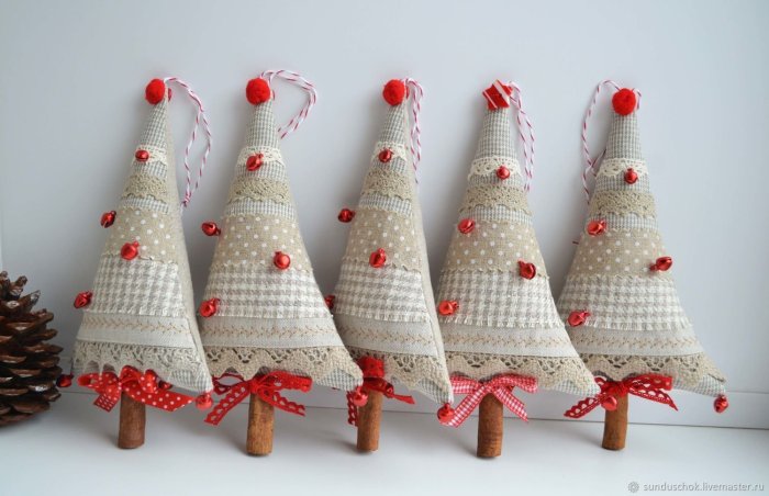 Новогодняя елка из ткани