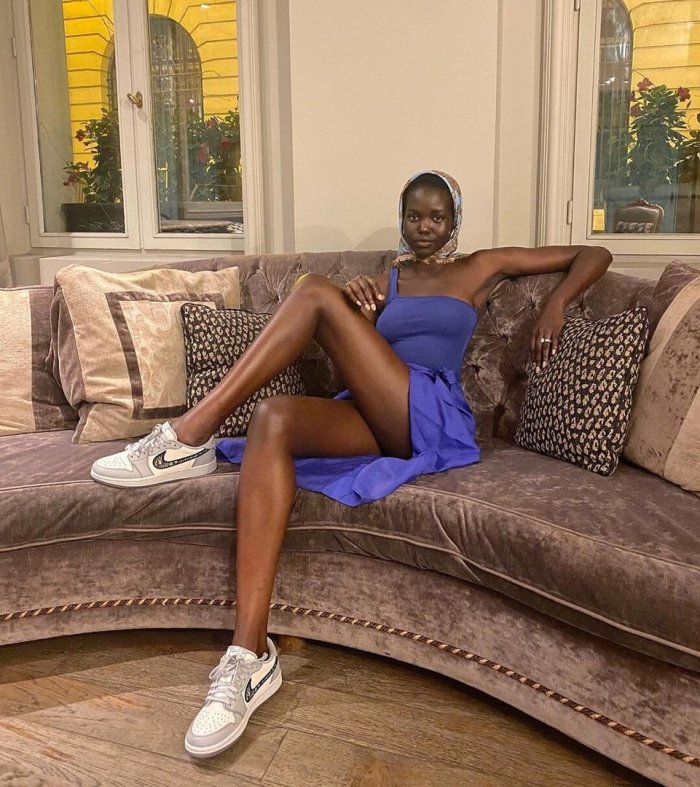 Адут Акеч в купальнике