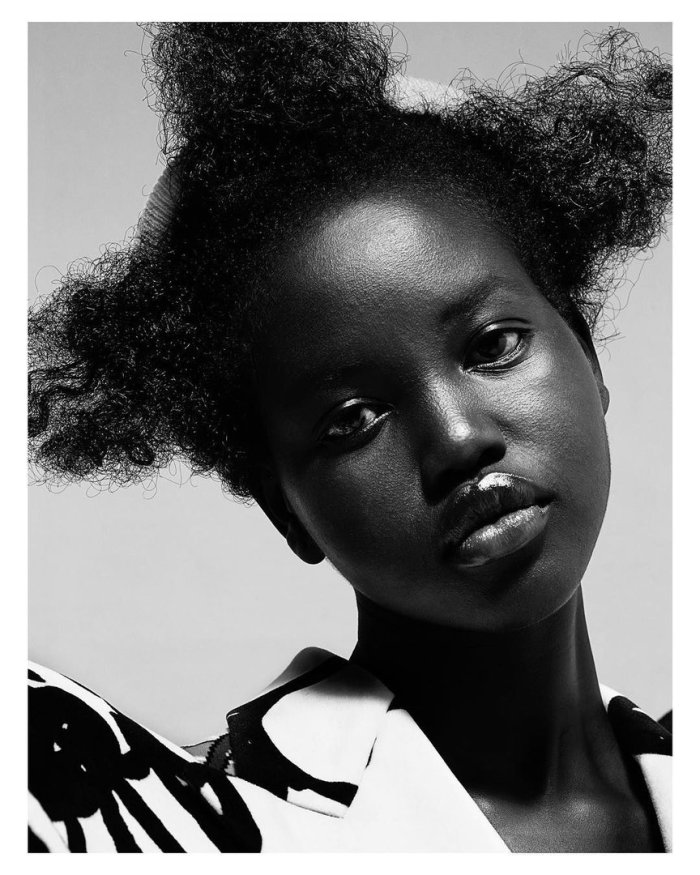 Фотосессия девушки и африканца в студии